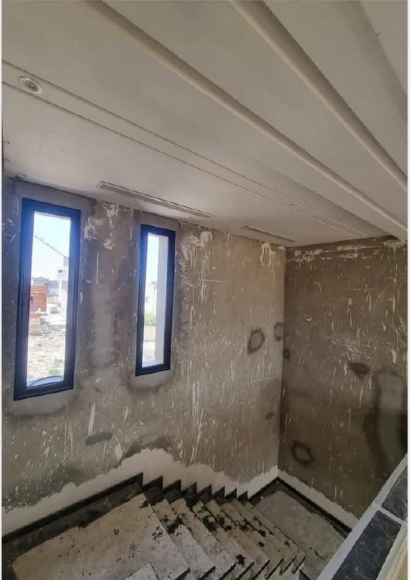 Escalier intérieur pendant les travaux de finition