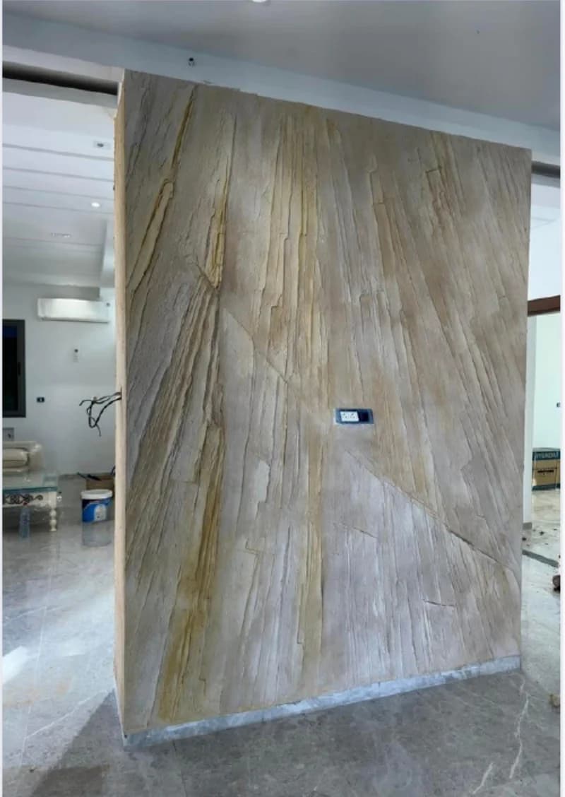 Revêtement décoratif appliqué sur un mur intérieur