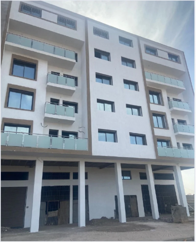État final d’un immeuble R+5 à Al Farah, Agadir