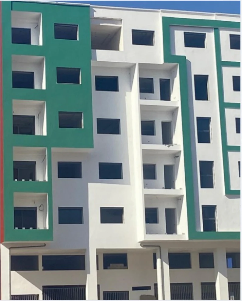 Façade finale de l’immeuble R+5 à Al-Huda, Agadir